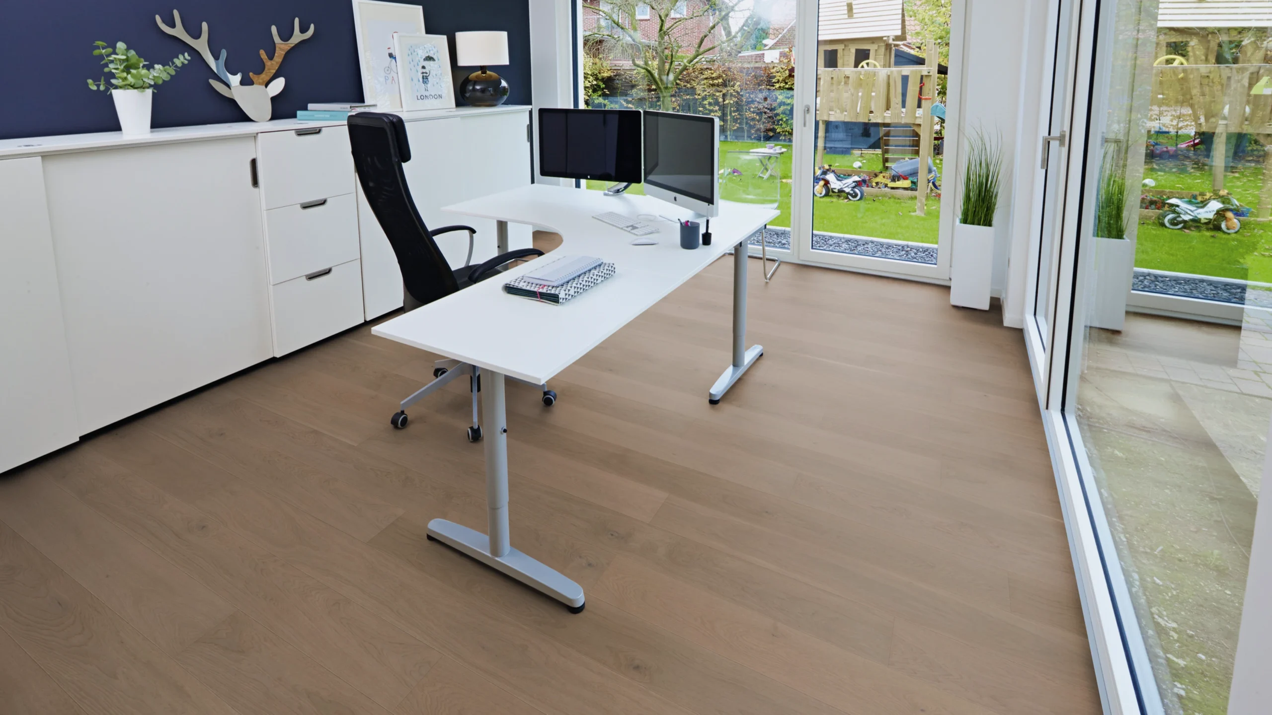Oak ochre brown plank